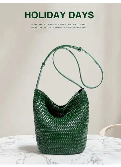 2025 new women's handbag high-end hand-woven large-capacity shoulder tote bag underarm bag crossbody versatile bucket bag
