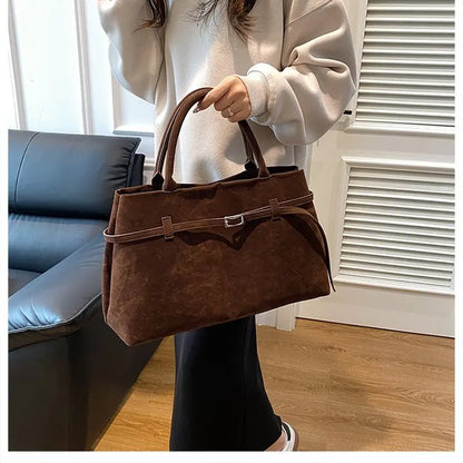 Elegant Women's Handbag Featuring Casual Simple Vintage Design And High-End Leather For Commuter Occasions
