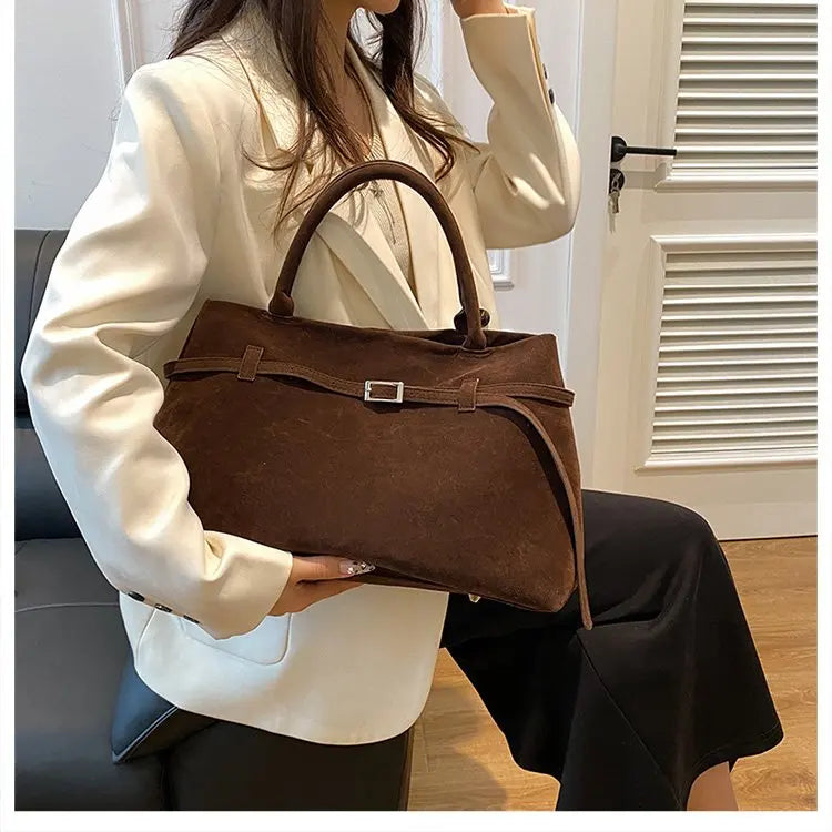 Elegant Women's Handbag Featuring Casual Simple Vintage Design And High-End Leather For Commuter Occasions