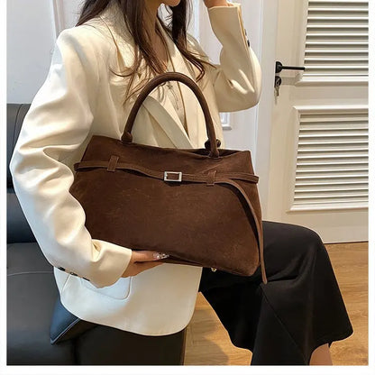 Elegant Women's Handbag Featuring Casual Simple Vintage Design And High-End Leather For Commuter Occasions