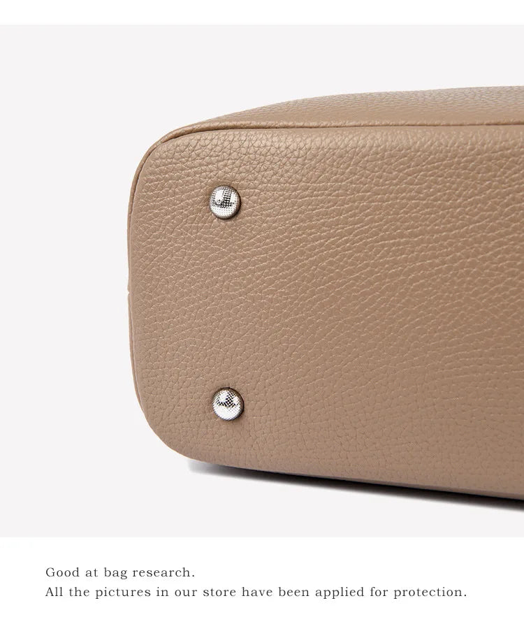 New Women's Handbag, Simple and Versatile Tote Bag, Large-Capacity Soft Leather Shoulder Bag, Crossbody Bag for Commuting and Shopping, High-End Solid Color Casual Bag