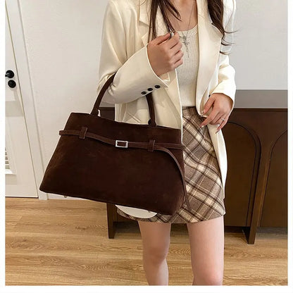 Elegant Women's Handbag Featuring Casual Simple Vintage Design And High-End Leather For Commuter Occasions