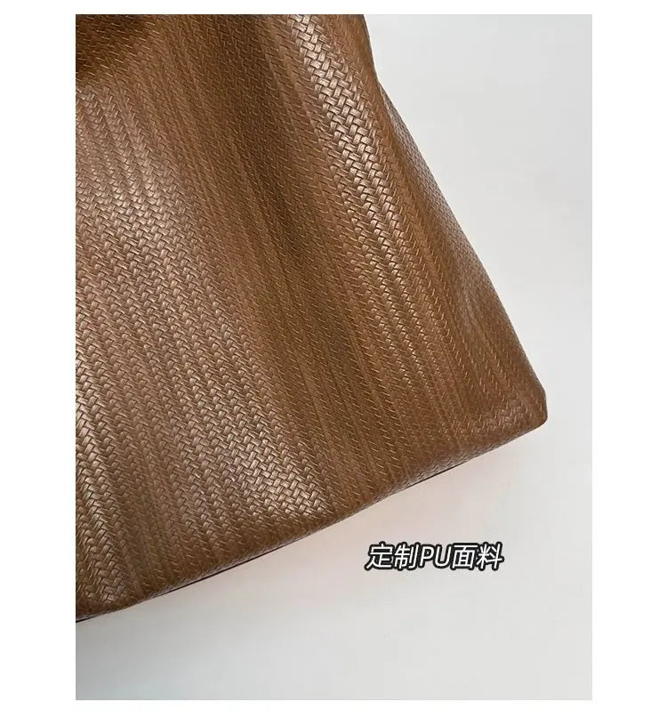 Stylish Ladies Hand Bag Boasting Trendy Design And Fine Craftsmanship Made Of Premium Anti-Scratch Leather