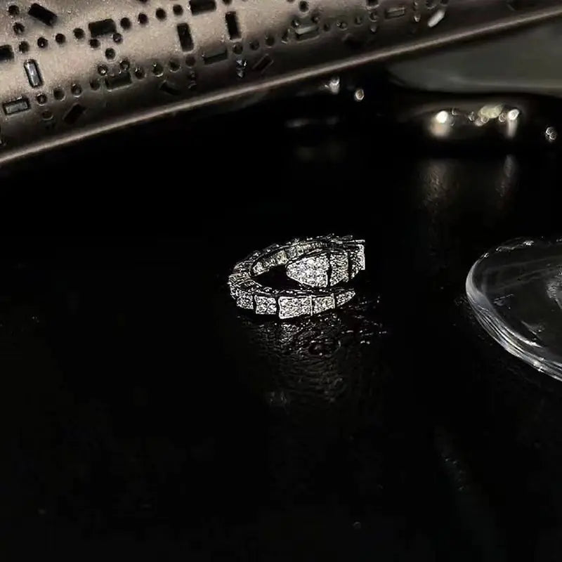 Light Luxury Zircon Retro Intersection Jewelry