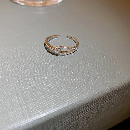 Light Luxury Zircon Retro Intersection Jewelry