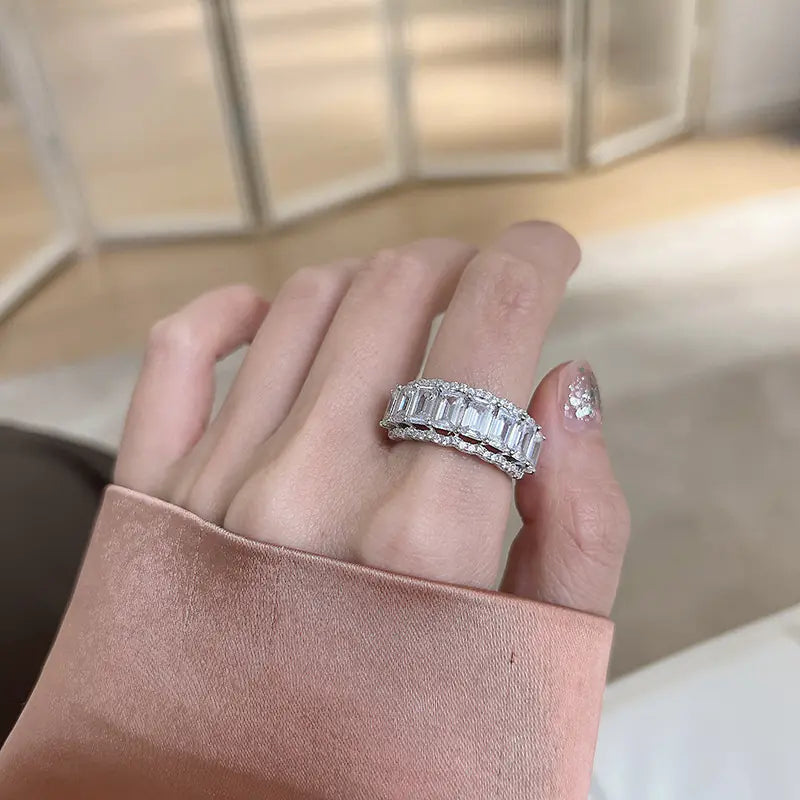 Light Luxury Zircon Retro Intersection Jewelry