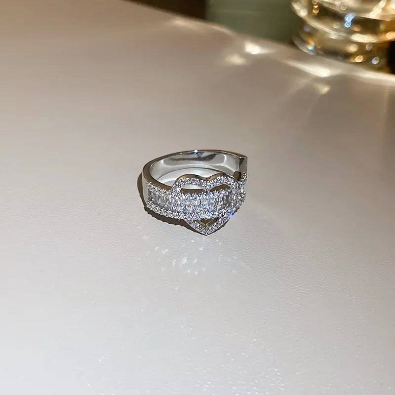 Light Luxury Zircon Retro Intersection Jewelry